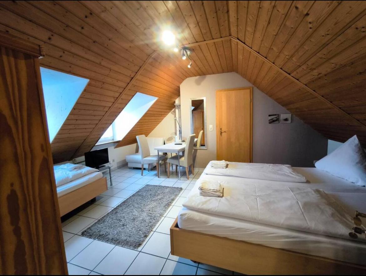 Pension Im Charme Der 90Er Tréveris Habitación foto